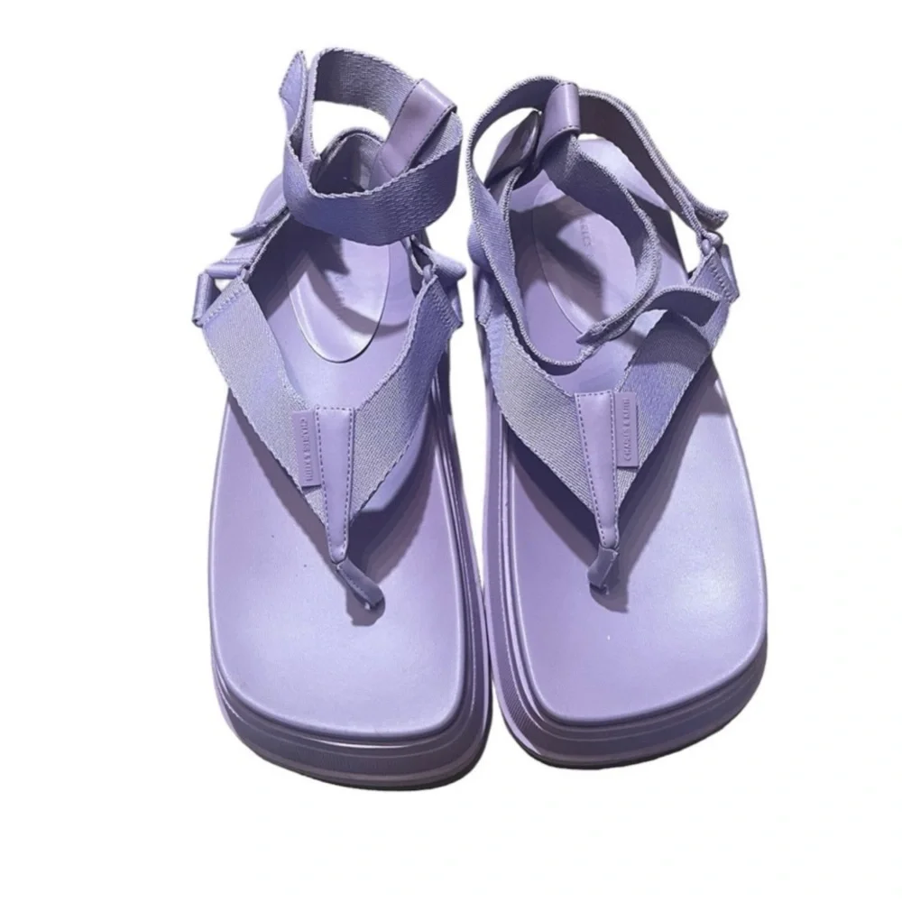 Size 9.5  CHARLES & KEITH JOSS ANKLE-STRAP FLATFORM THONG SANDAL - Picture 2 of 5